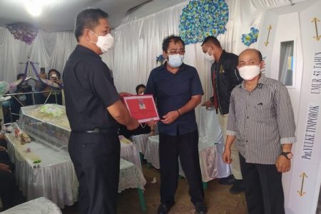 Petra Rembang Serahkan Dana Duka Pemkab Minsel
