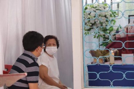 Berita Foto : Pagi Ini Walikota Andrei Angouw Melayat di Rumah Duka