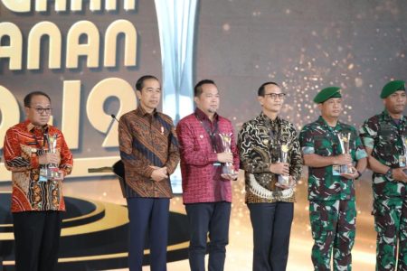 Wawali Sualang Wakili Walikota Angouw Terima Penghargaan dari Presiden Jokowi Soal Penanganan Covid dan Pemulihan Ekonomi