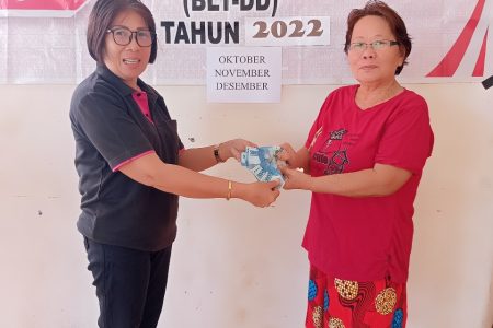 Pemdes Teep Salurkan BLT-DD Bagi Keluarga Penerima Manfaat